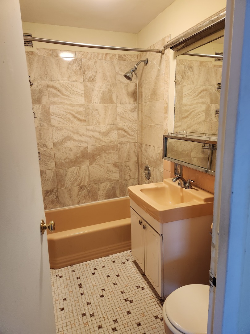 6301 North Sheridan Road, Unit 24P Chicago, IL 60660 - Photo 8 of 18 Gallery Image 8