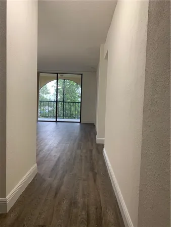 $2,433 | 19455 Northeast 10th Avenue, Unit 2217, North Miami Beach, FL 33179