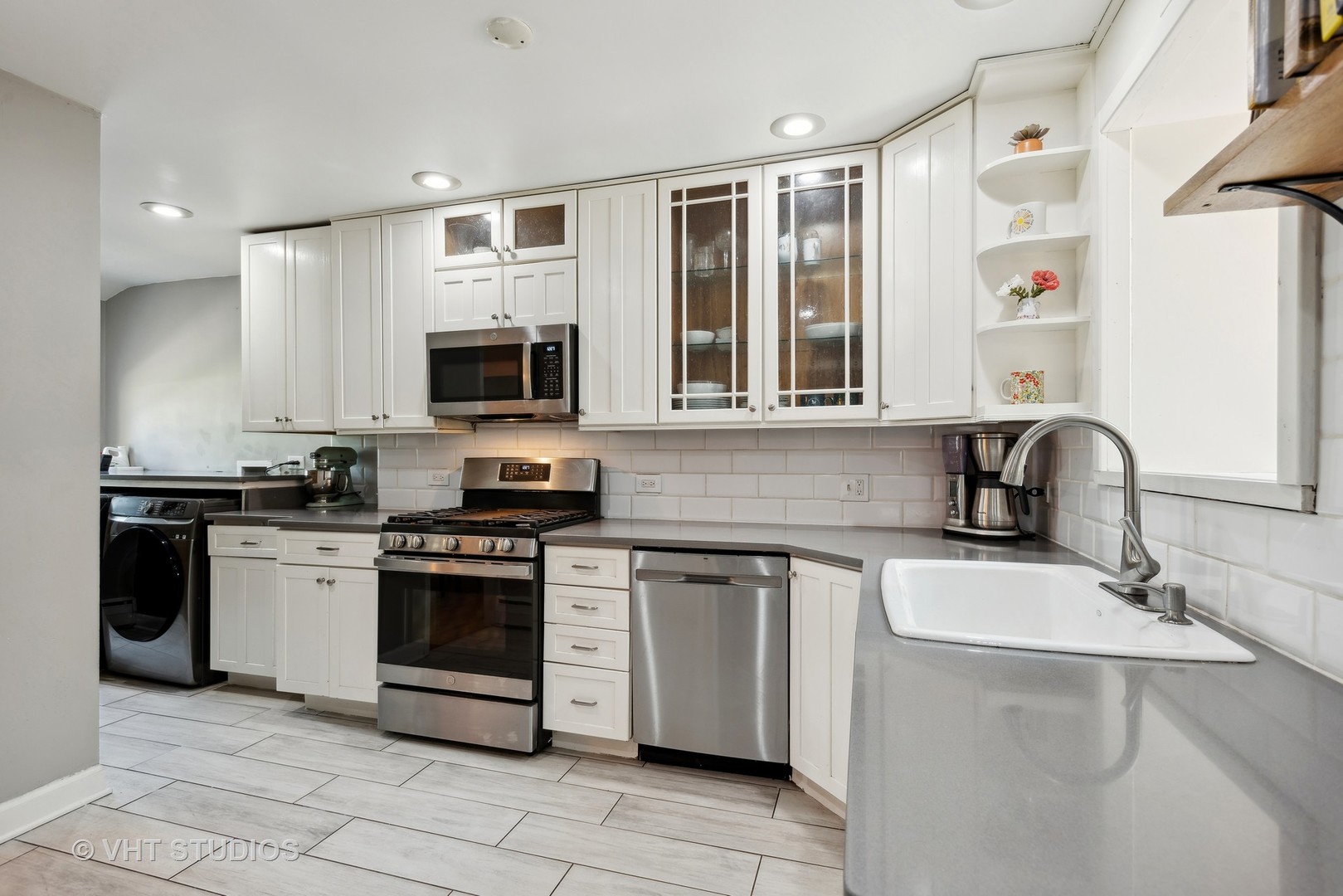 8 North Wheeling Road Prospect Heights, IL 60070 - Photo 8 of 24 Gallery Image 8