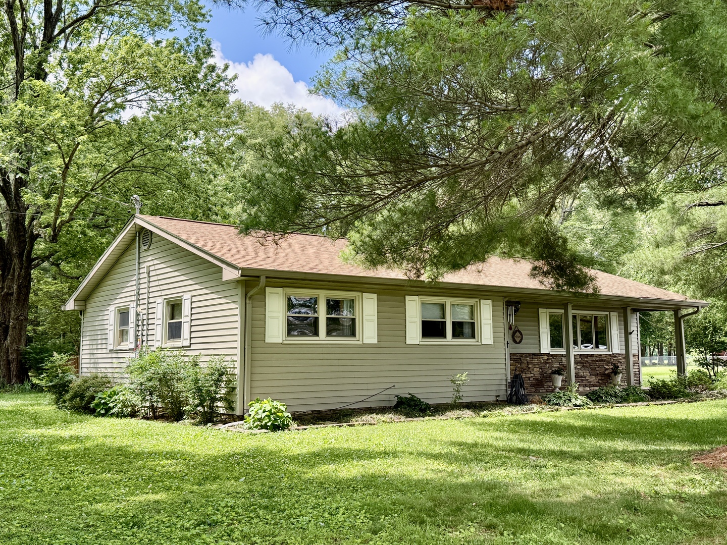 956 Country Club Road Metropolis, IL 62960 - Photo 45 of 48 a view of a house with a yard