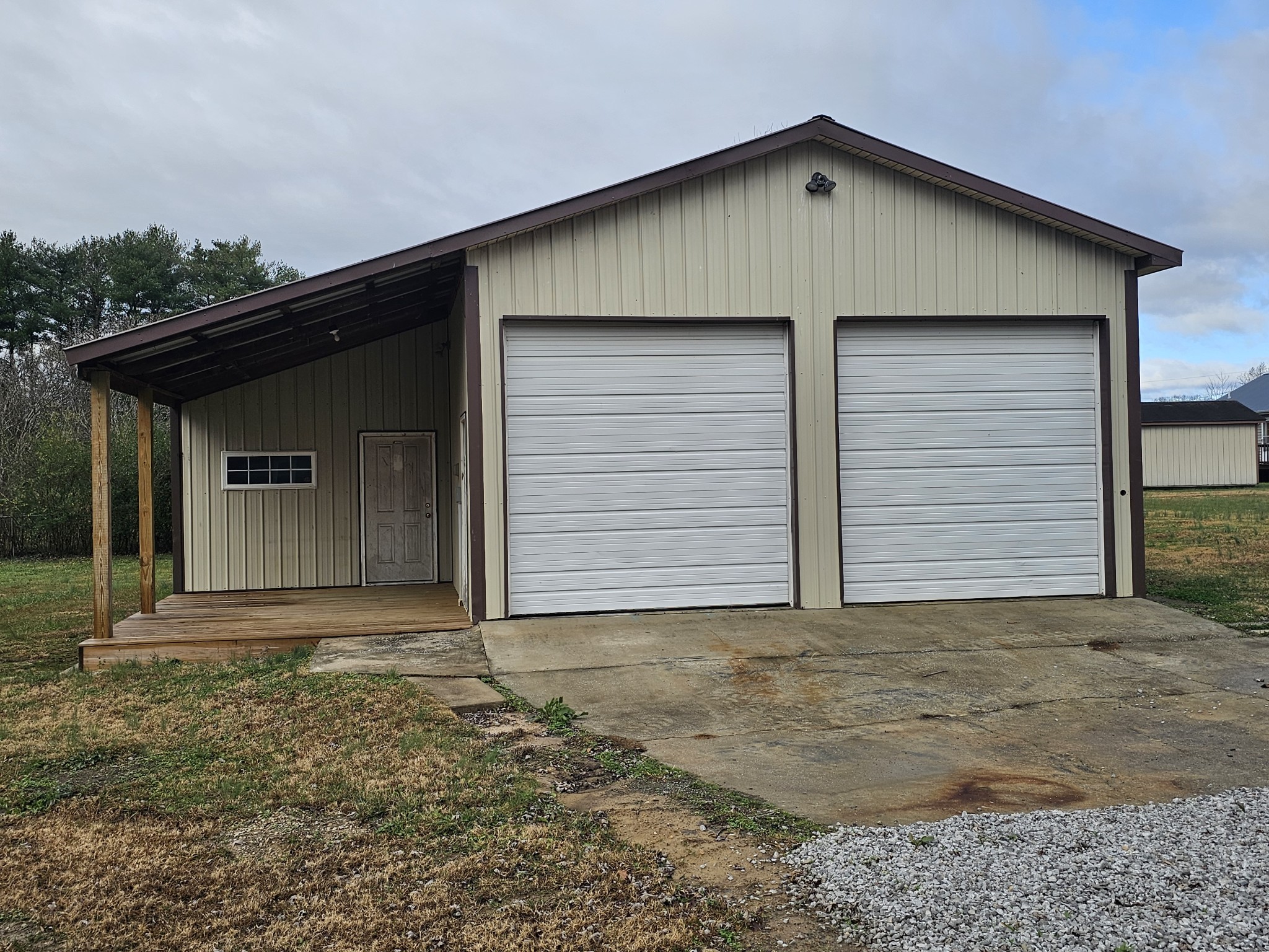 742 Laws Road McMinnville, TN 37110 - Photo 3 of 25 a front view of a house