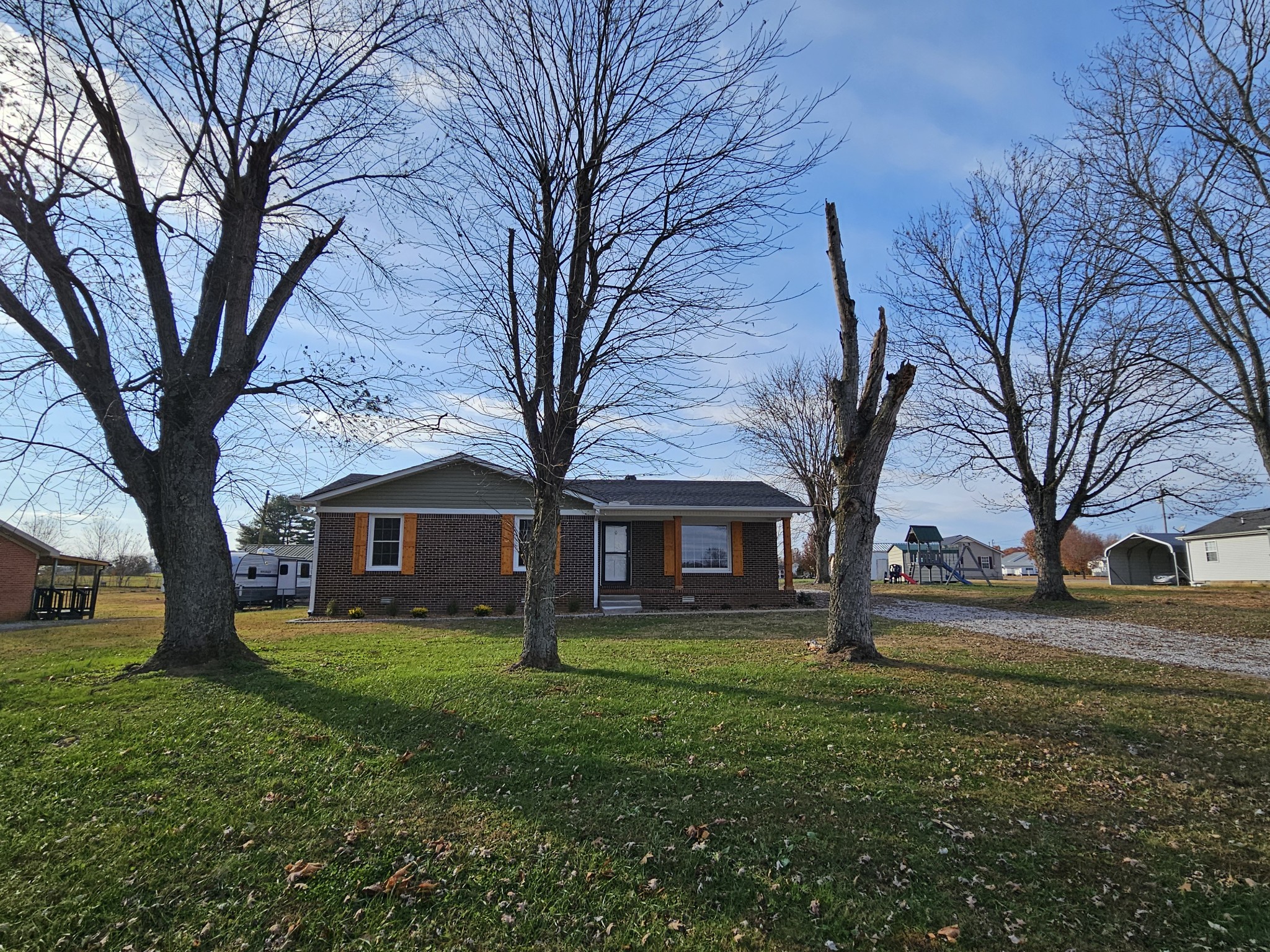 742 Laws Road McMinnville, TN 37110 - Photo 4 of 25 a front view of house with a garden