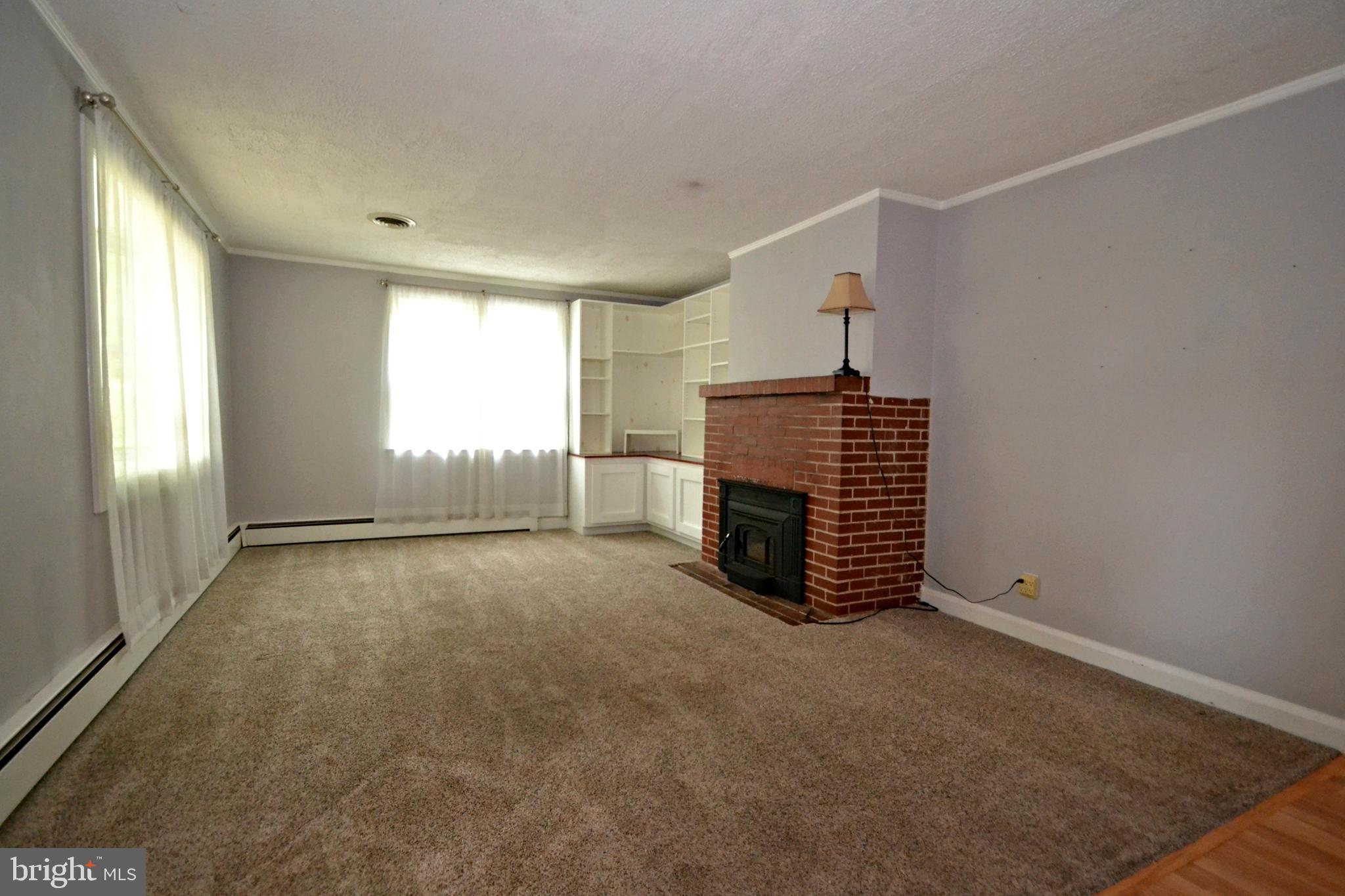625 Lucabaugh Mill Road Westminster, MD 21157 - Photo 8 of 31 Living room
