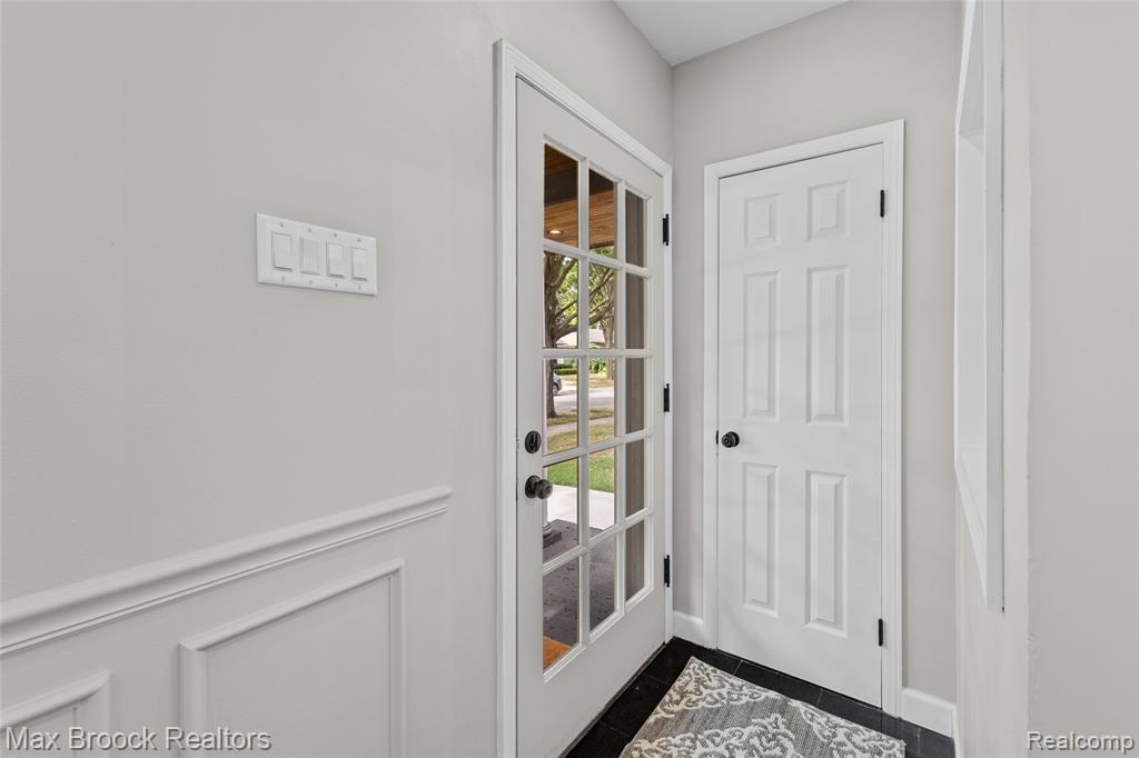 1563 Cheltenham Road Birmingham, MI 48009 - Photo 3 of 23 Gallery Image 3