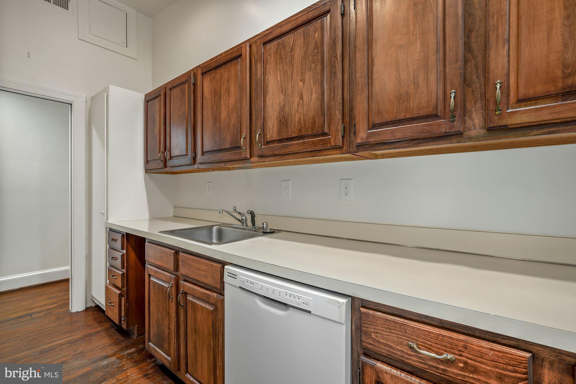 3333 N Street Northwest, Unit 7 Washington, DC 20007 - Photo 11 of 31 Kitchen