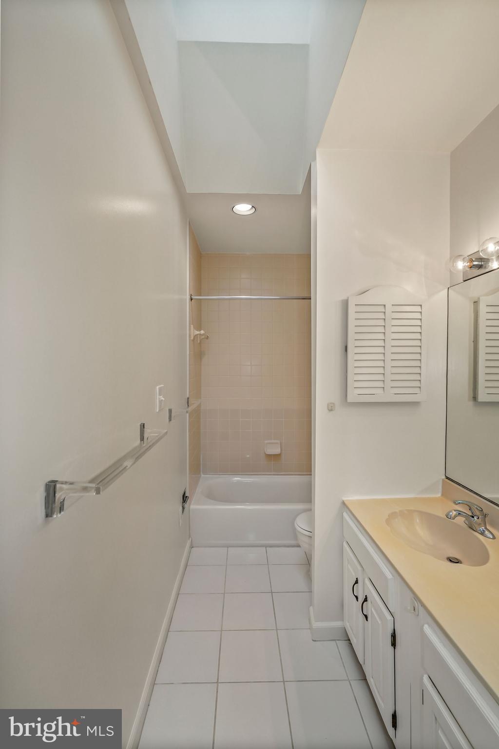 3333 N Street Northwest, Unit 7 Washington, DC 20007 - Photo 22 of 31 Bathroom