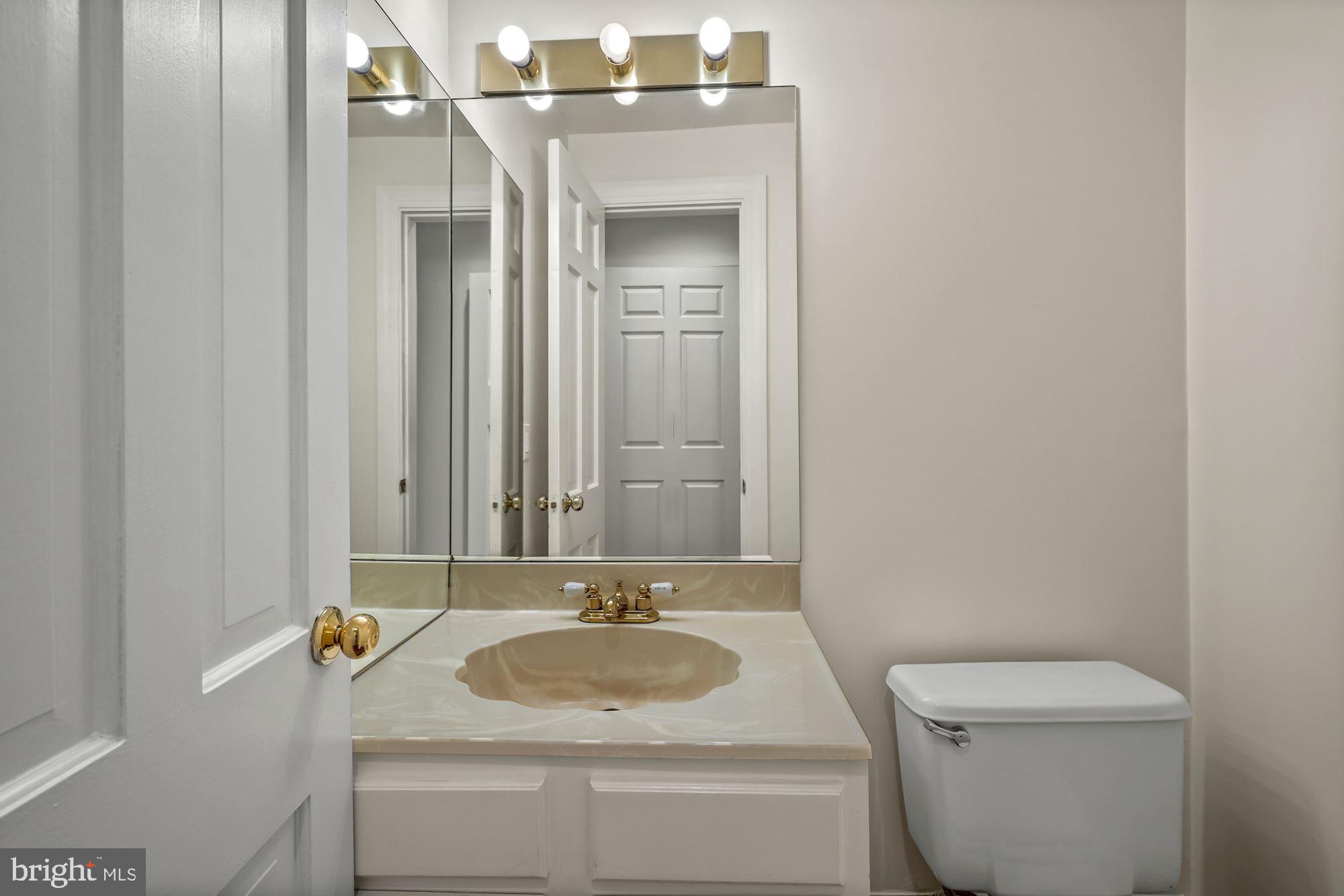 3333 N Street Northwest, Unit 7 Washington, DC 20007 - Photo 8 of 31 Powder Room