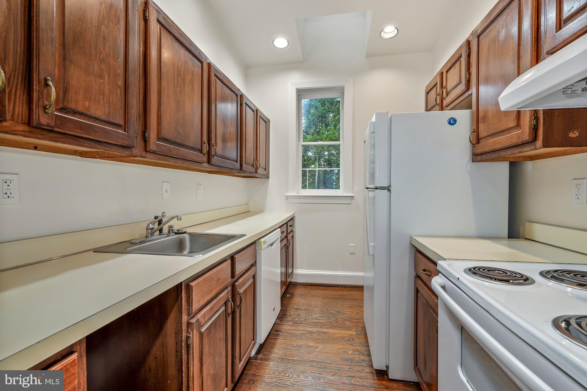 3333 N Street Northwest, Unit 7 Washington, DC 20007 - Photo 9 of 31 Galley Kitchen