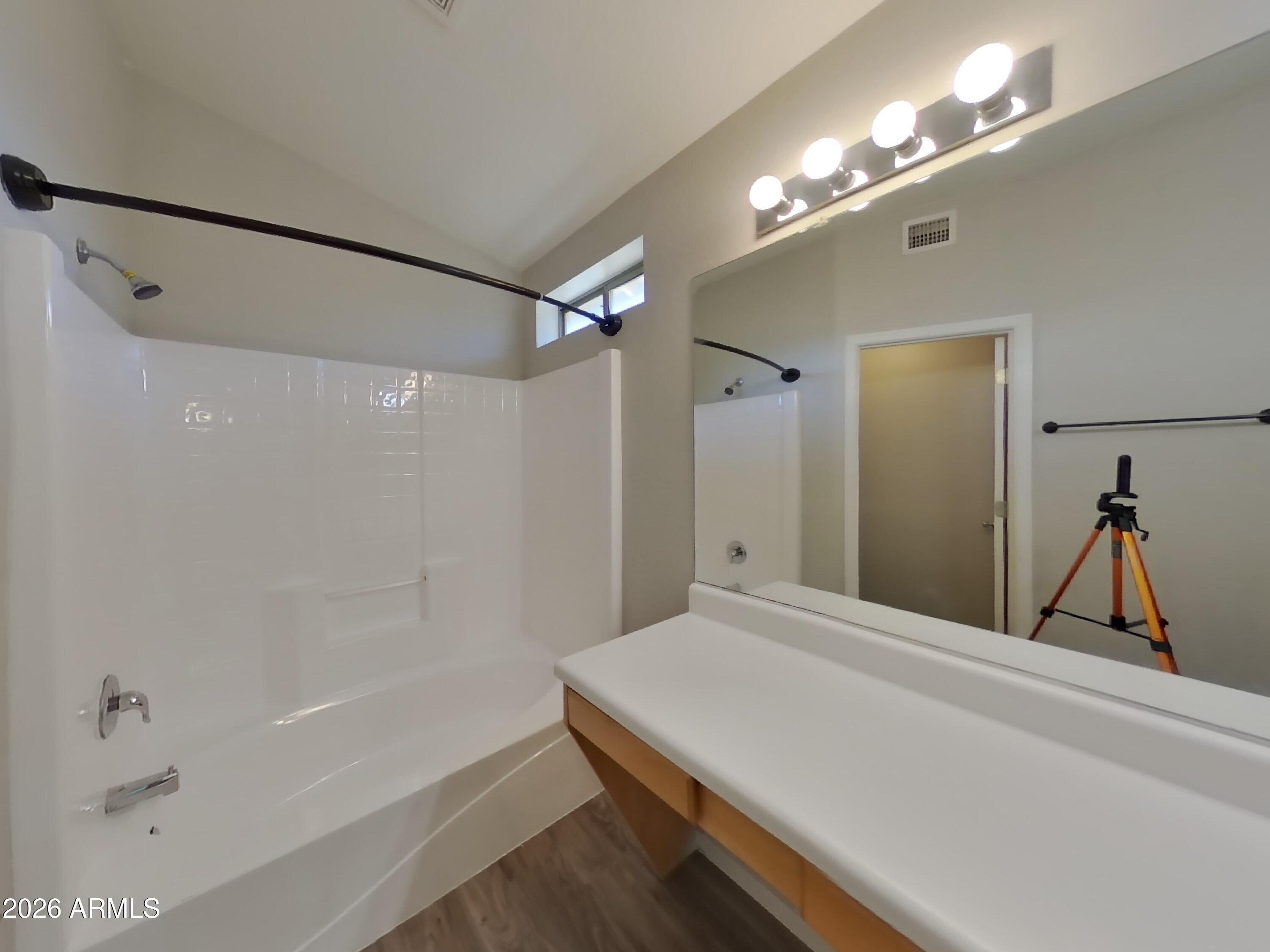 6341 West Watkins Street Phoenix, AZ 85043 - Photo 9 of 16 8_pc_yrFoFHa8mD_XXoPC0oQGg_layout_0