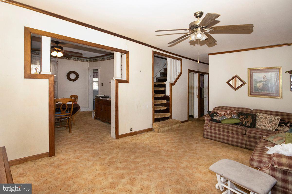122 Erial Road Clementon, NJ 08021 - Photo 9 of 30 Living Room