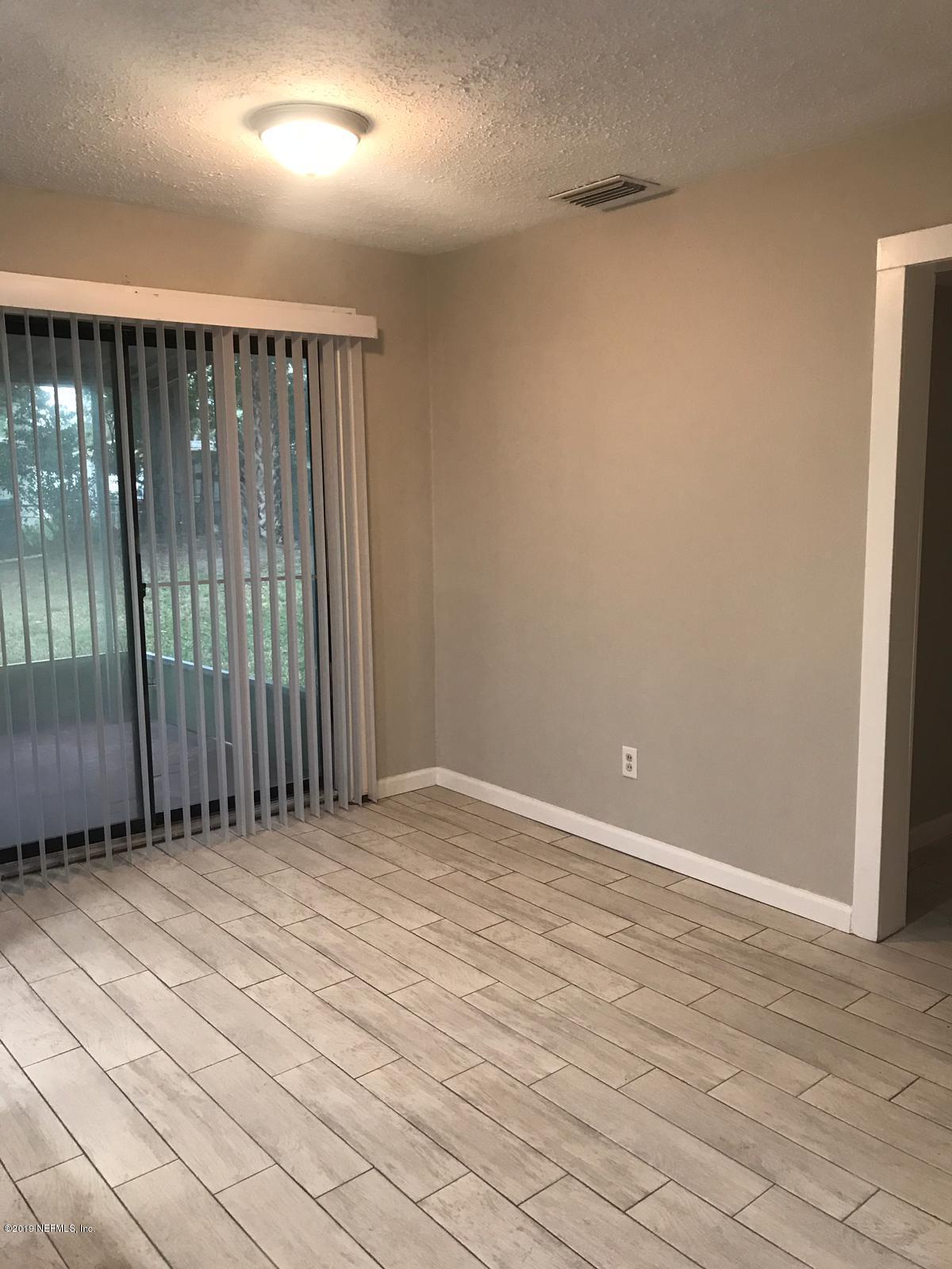 4705 Ruckner Road Jacksonville, FL 32207 - Photo 7 of 24 en empty room with wooden floor and windows