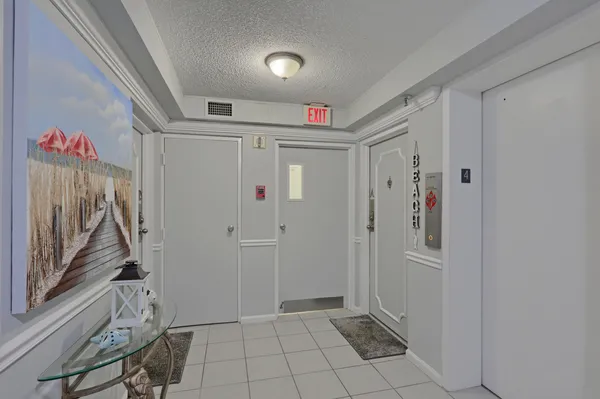 $3,000 | 2800 North Ocean Drive, Unit A4A, Singer Island, FL 33404