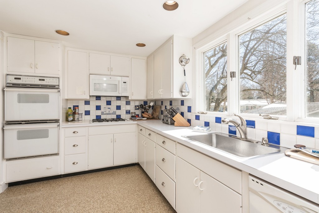 76 Brook Hill Road Milton, MA 02186 - Photo 7 of 28 Gallery Image 7