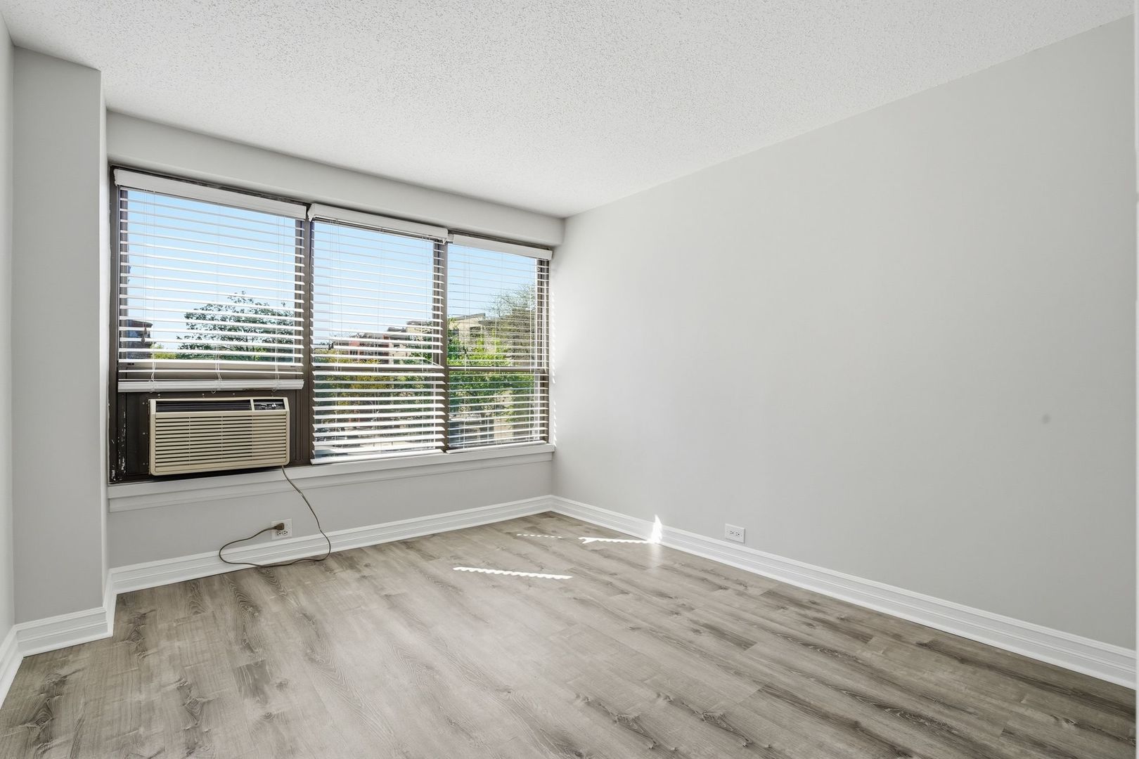 2930 North Sheridan Road, Unit 306 Chicago, IL 60657 - Photo 15 of 31