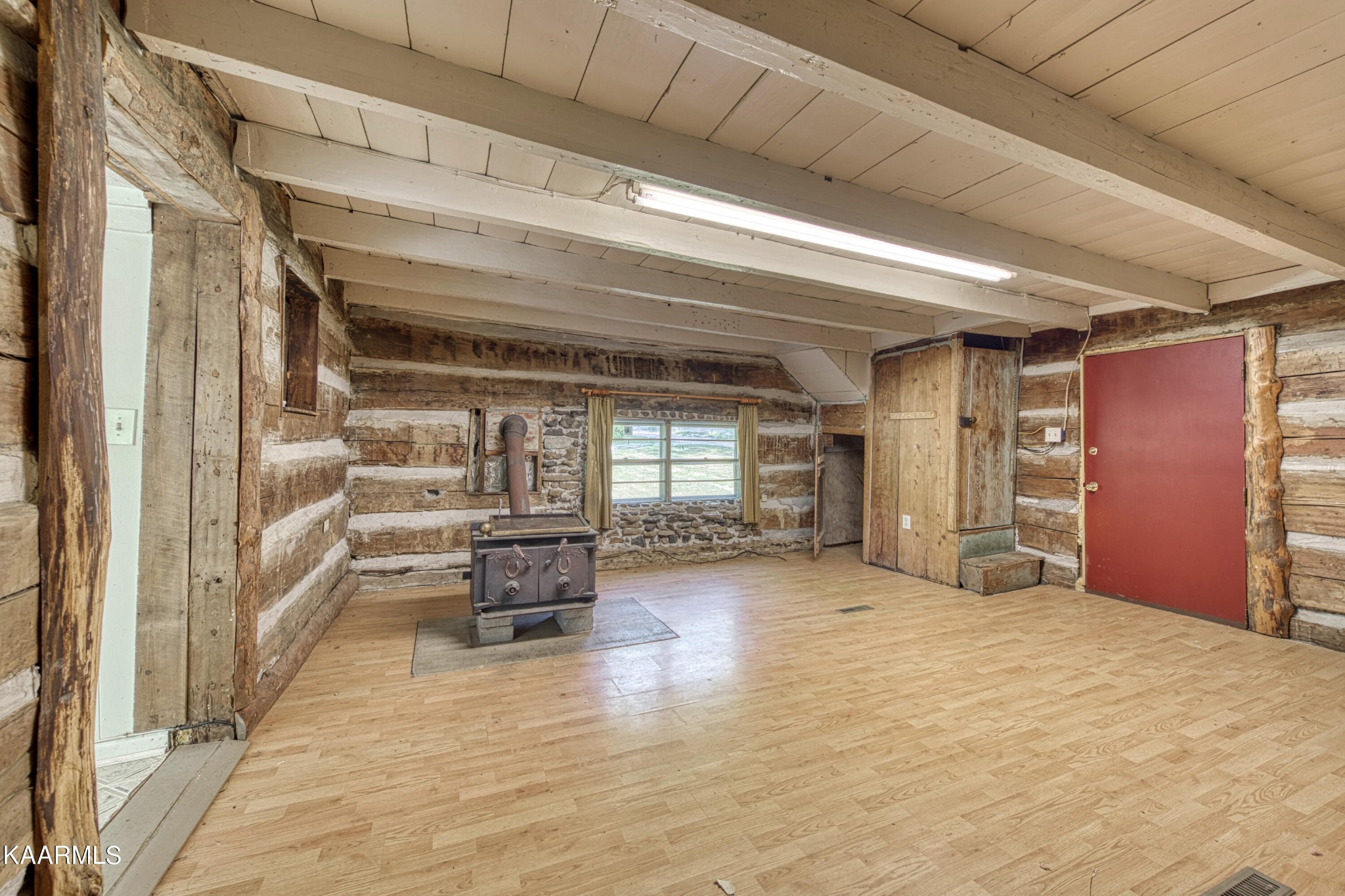 764 Mt Olive Road Andersonville, TN 37705 - Photo 7 of 37 a view of a hallway with wooden floor and a window