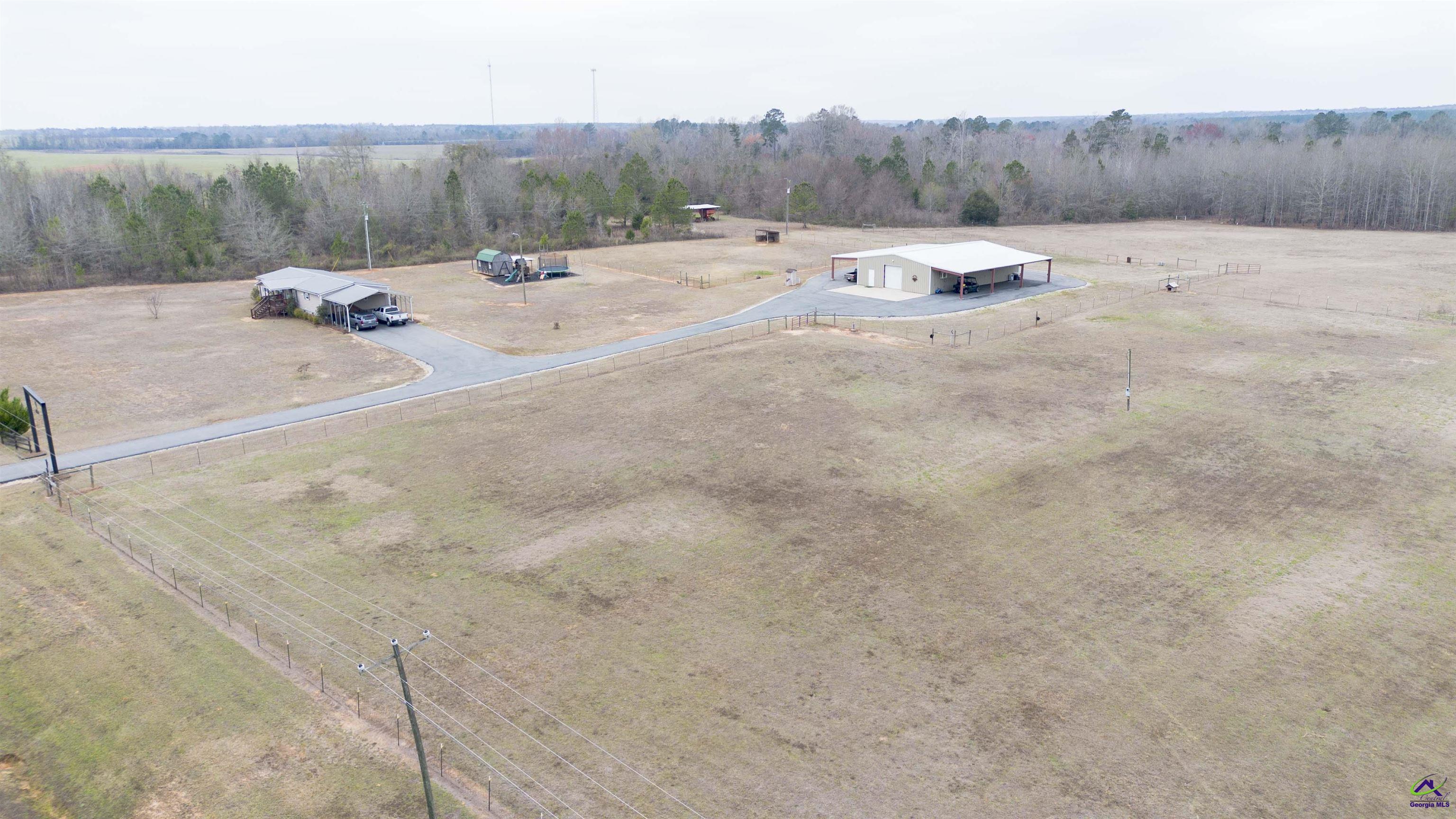500 Old Milledgeville Road Cochran, GA 31014 - Photo 10 of 48 a view of a backyard of a house
