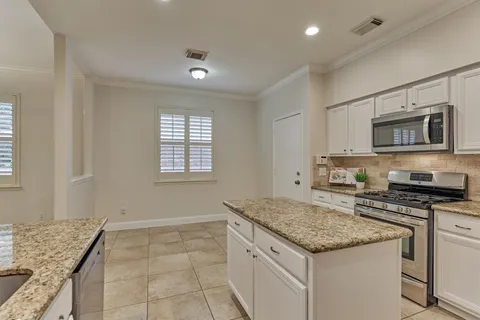 $389,000 | 59 South Lace Arbor Drive, The Woodlands, TX 77382
