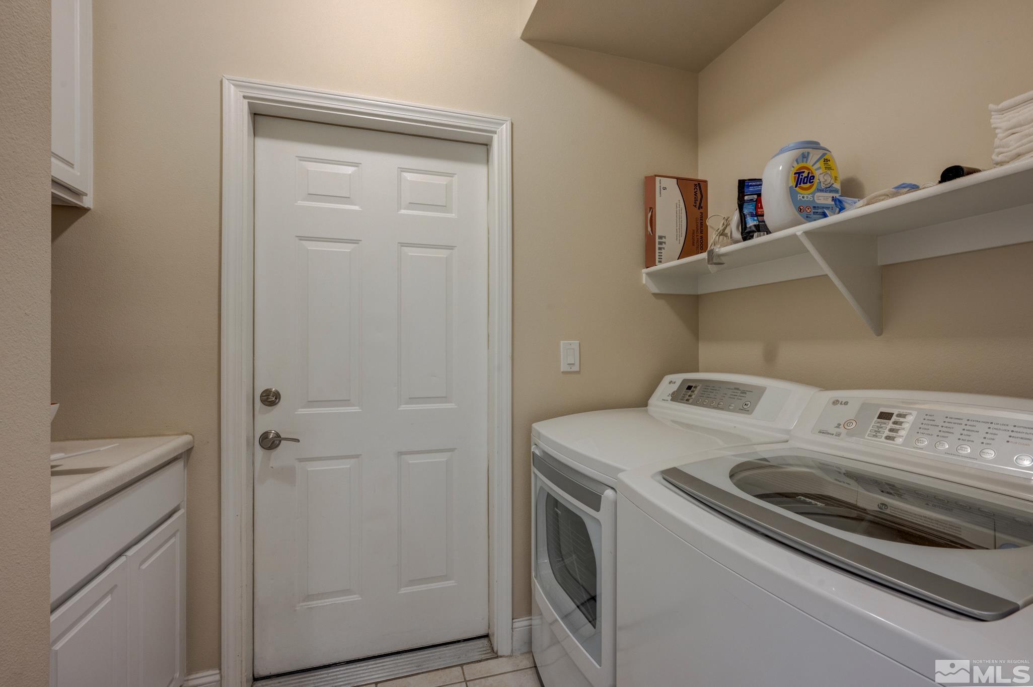 900 S Meadows, Unit 613 Reno, NV 89521 - Photo 18 of 40 a utility room with dryer and washer