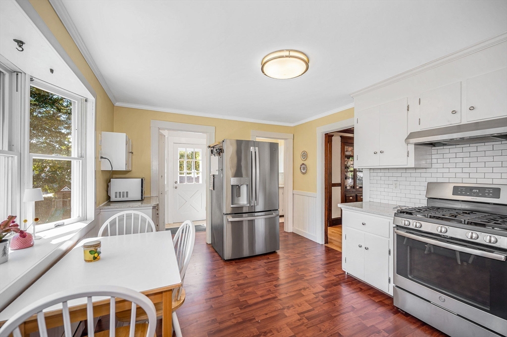 18 Wells Road Reading, MA 01867 - Photo 5 of 41