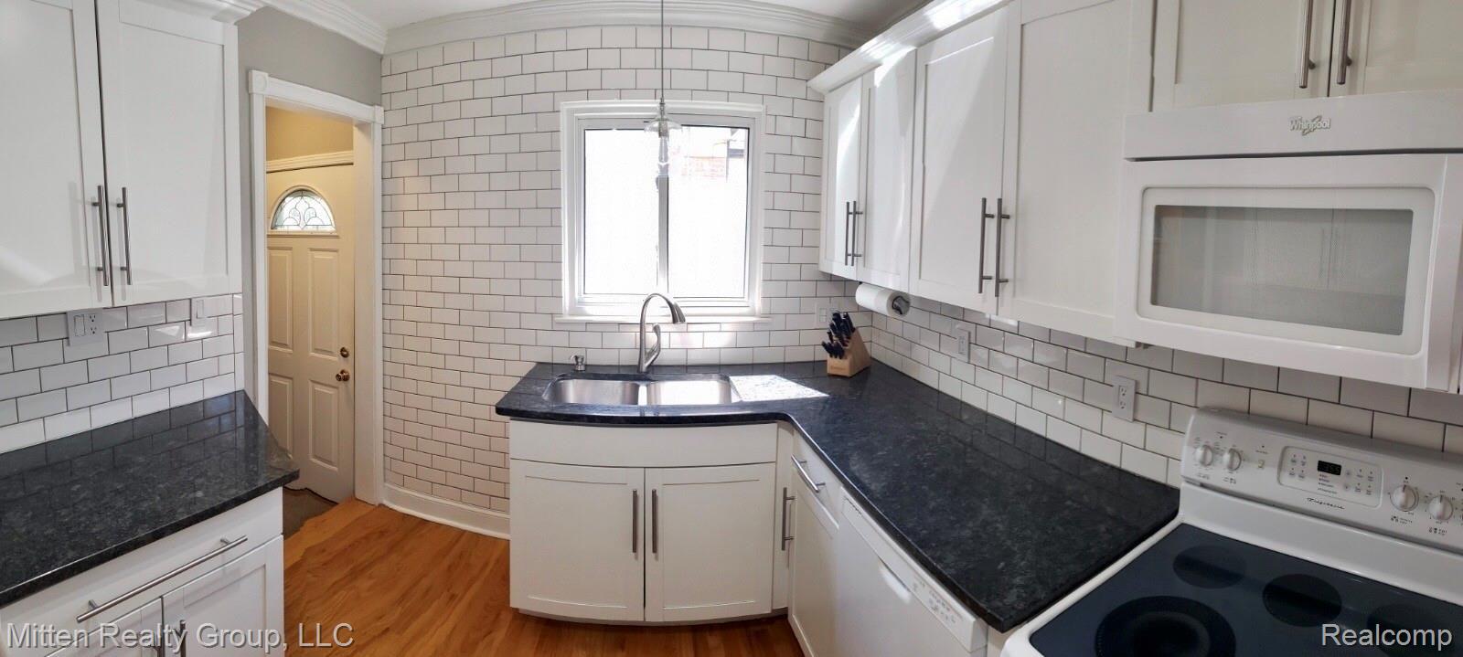 633 Rewold Drive Rochester, MI 48307 - Photo 15 of 19 IMG_1496.JPG