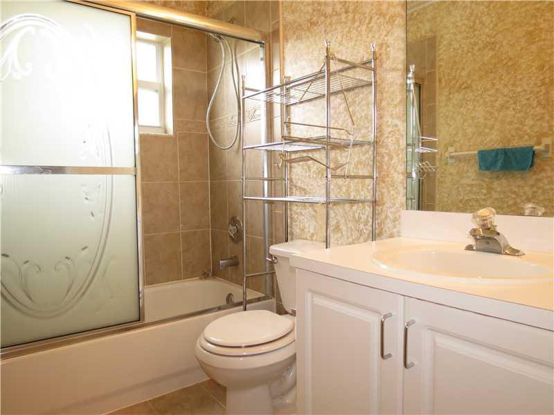3071 Martello Drive Pompano Beach, FL 33063 - Photo 14 of 17 Bathroom
