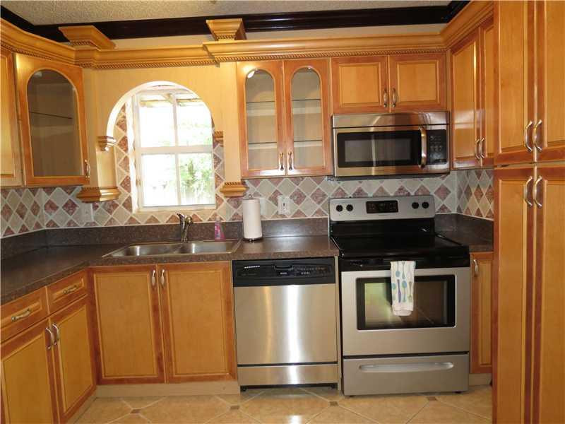 3071 Martello Drive Pompano Beach, FL 33063 - Photo 6 of 17 Kitchen