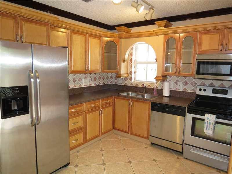 3071 Martello Drive Pompano Beach, FL 33063 - Photo 7 of 17 Kitchen