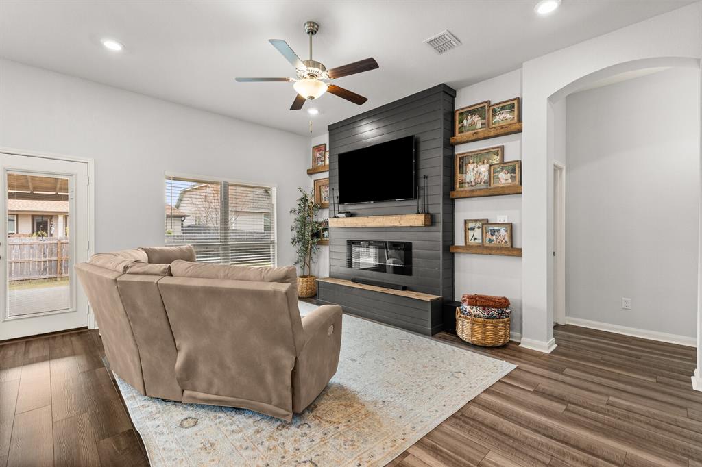10237 Omni Drive Waco, TX 76708 - Photo 20 of 40 a living room with furniture and a flat screen tv