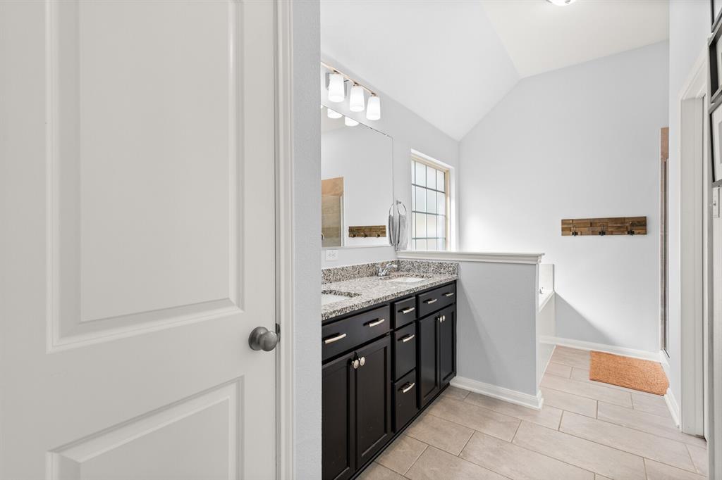 10237 Omni Drive Waco, TX 76708 - Photo 34 of 40 a view of a kitchen from the hallway