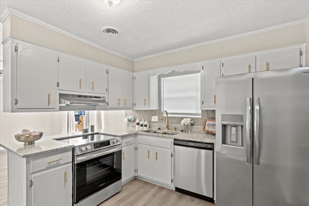 2704 Tryon Place Augusta, GA 30906 - Photo 11 of 27 11-Kitchen