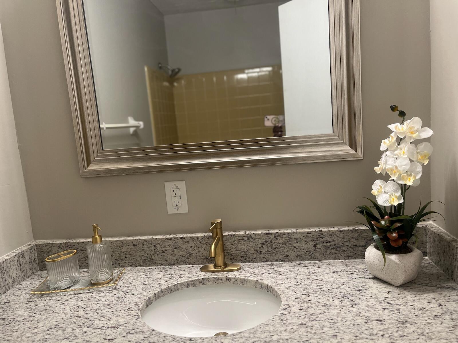 2704 Tryon Place Augusta, GA 30906 - Photo 22 of 27 Hallway bath2