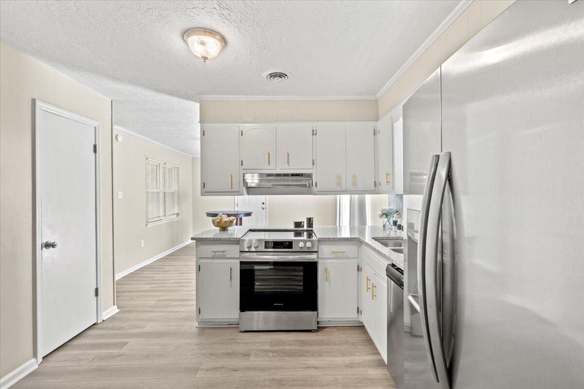 2704 Tryon Place Augusta, GA 30906 - Photo 10 of 27 10-Kitchen