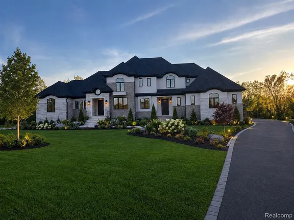 $2,399,900 | 1812 Vista Drive, Oakland, MI 48363