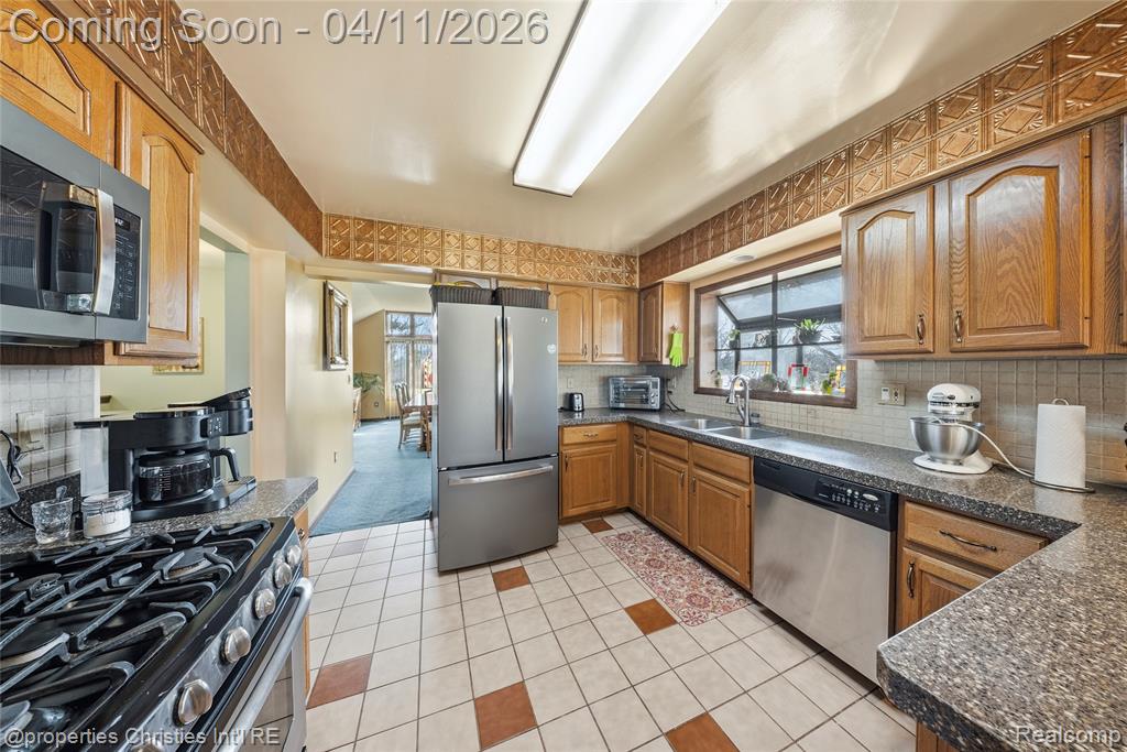 24760 Arsenal Road Flat Rock, MI 48134 - Photo 35 of 61