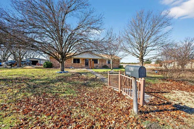 $219,000 | 801 North Main Street, Dodd City, TX 75438