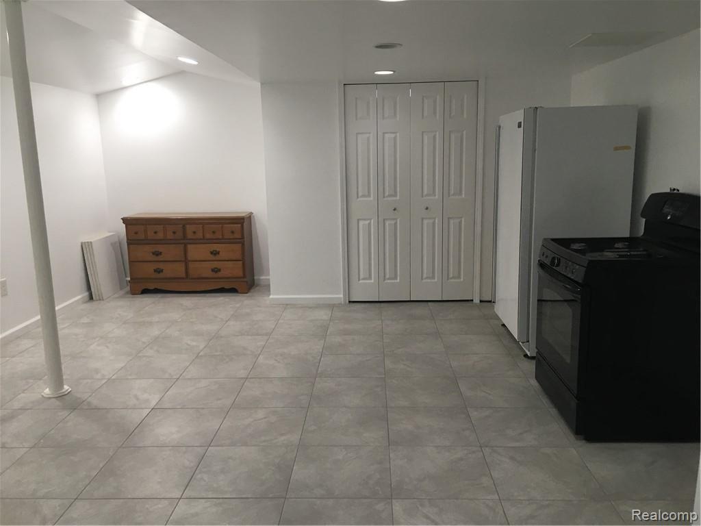 4175 Pleasant Valley Road Brighton, MI 48114 - Photo 32 of 34 Basement Kitchen Area.JPG