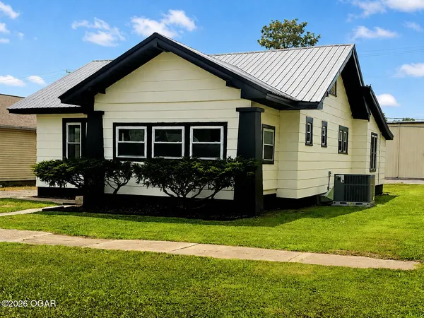 $187,900 | 2023 East Avenue, Baxter Springs, KS 66713