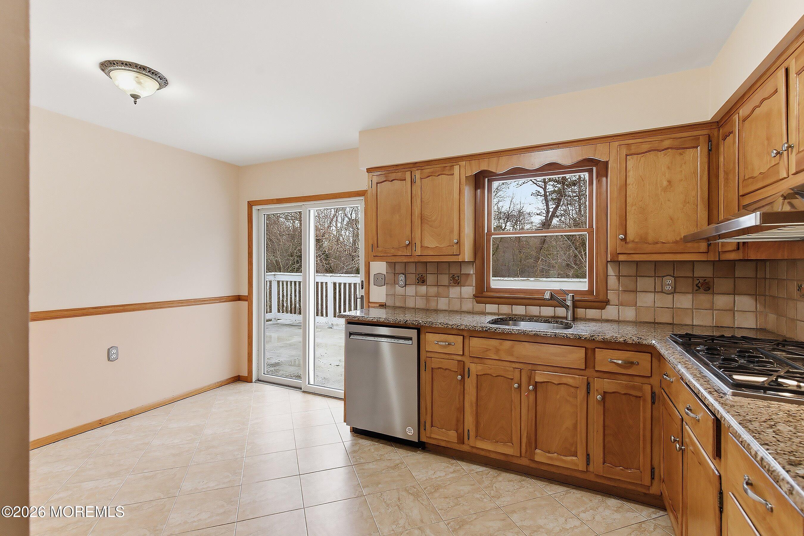 134 Village Way Brick, NJ 08724 - Photo 16 of 47 Kitchen
