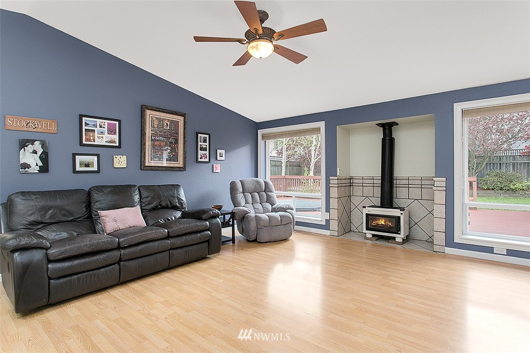 1605 172nd Street Southeast Bothell, WA 98012 - Photo 3 of 20
