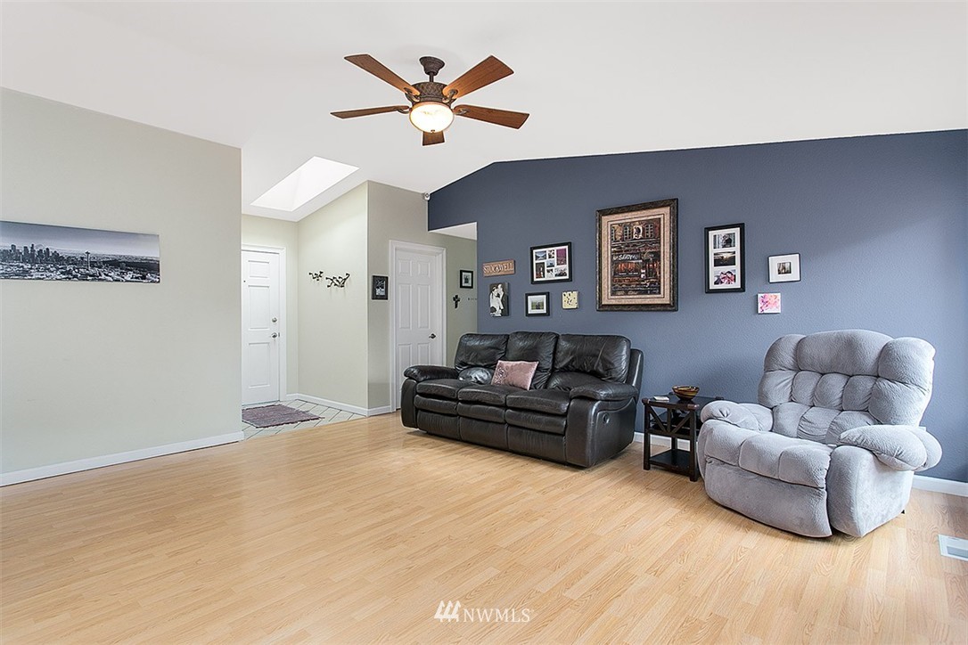 1605 172nd Street Southeast Bothell, WA 98012 - Photo 4 of 20