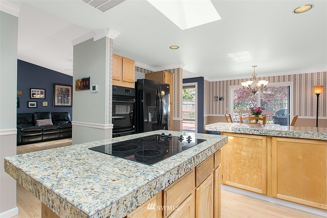1605 172nd Street Southeast Bothell, WA 98012 - Photo 7 of 20