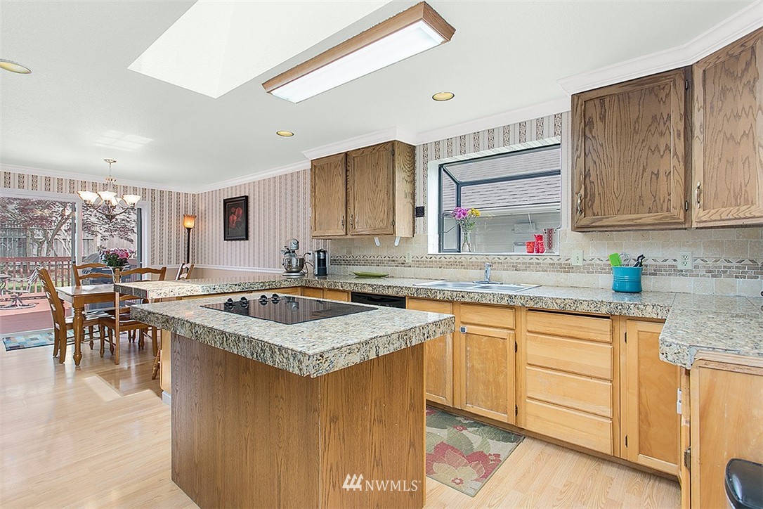 1605 172nd Street Southeast Bothell, WA 98012 - Photo 8 of 20