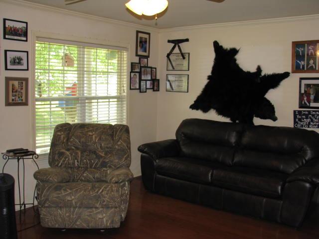 464 Sylvis Road Dickson, TN 37055 - Photo 4 of 10 Living room. Seller is an avid hunter of ALL wildlife.
