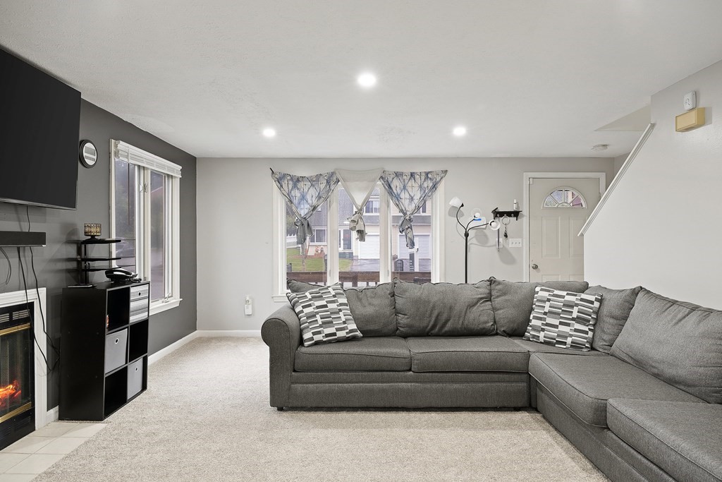 121 Santoro Road Worcester, MA 01606 - Photo 8 of 42 Gallery Image 8