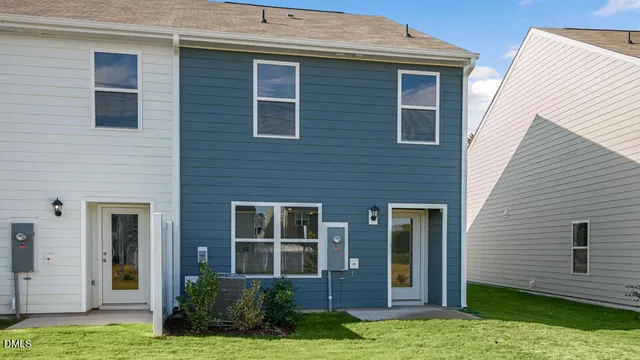 $296,900 | 544 Stream Walk Crossing, Zebulon, NC 27597