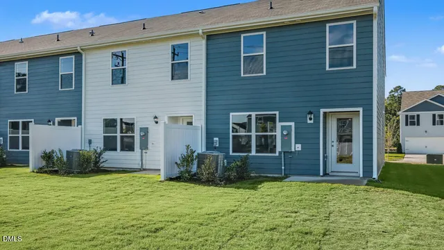 $296,900 | 544 Stream Walk Crossing, Zebulon, NC 27597