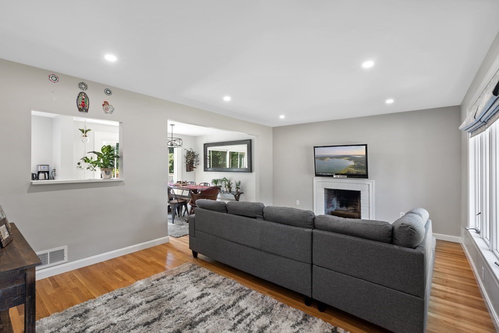 28 Strawberry Hill Road Natick, MA 01760 - Photo 14 of 42 Gallery Image 14