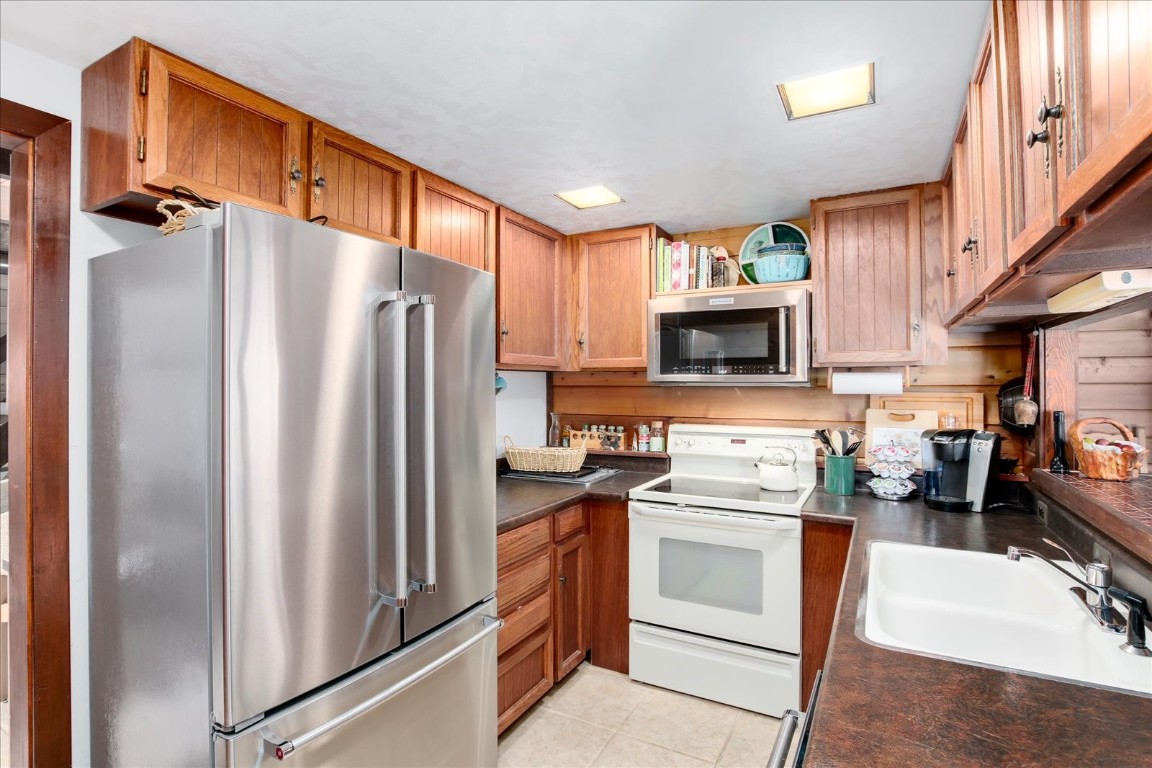522 Wellington Road Breckenridge, CO 80424 - Photo 5 of 43 a kitchen with a refrigerator sink and stove top oven