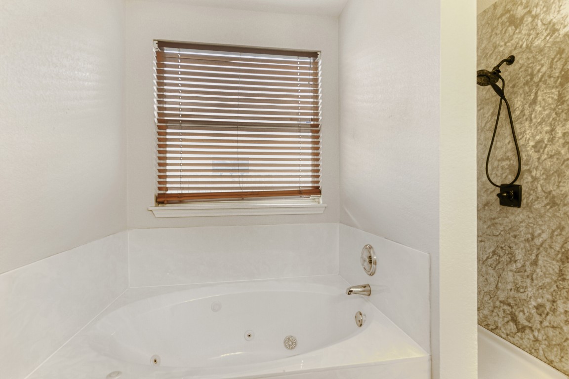 4010 Reeders Drive Austin, TX 78725 - Photo 24 of 26 Full bath featuring a tub with jets and a shower