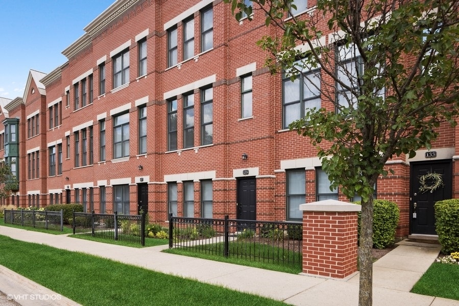 133 North Maple Street Palatine, IL 60067 - Photo 4 of 23